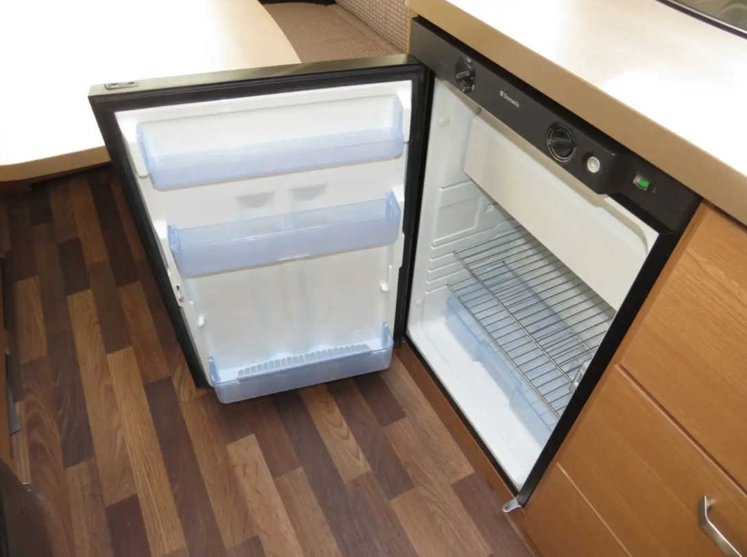 Caravane Knaus Sport 400 avec Mover, porte-vélos