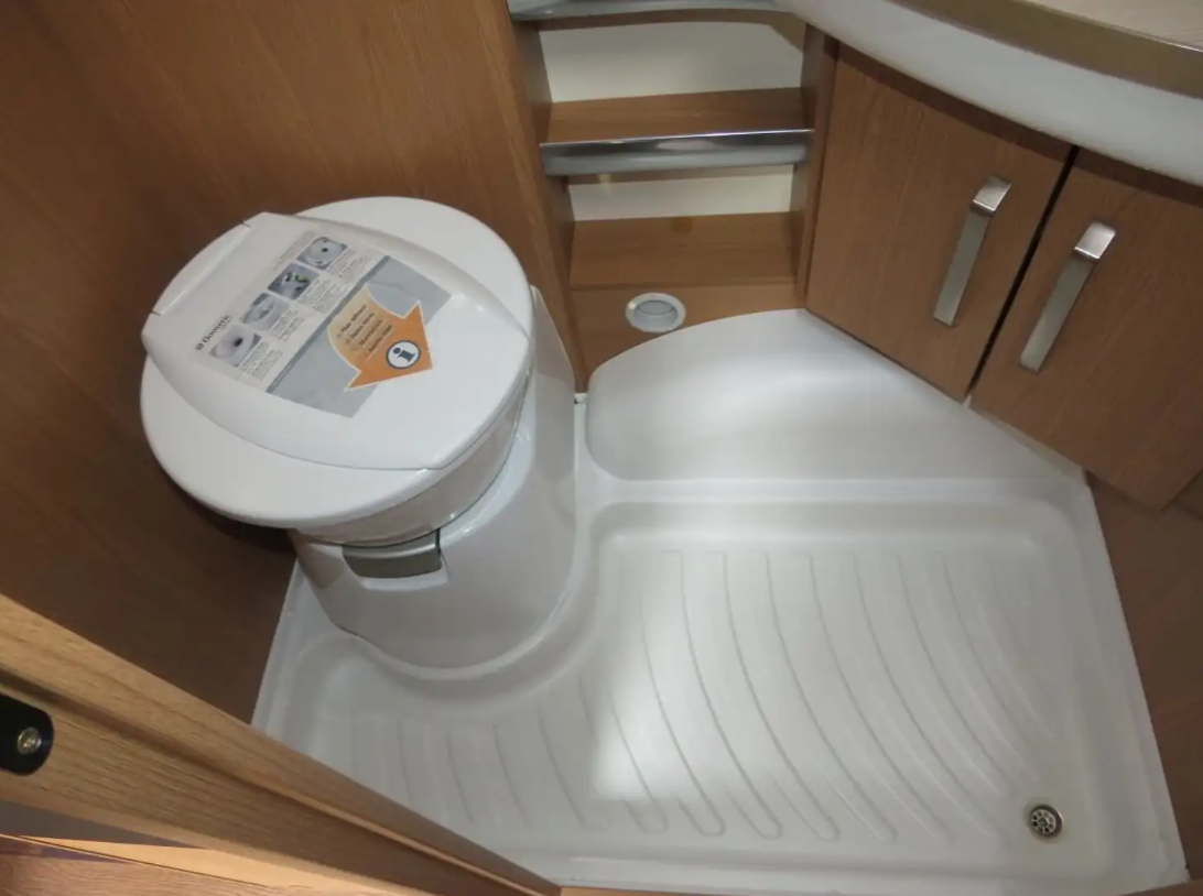 Caravane Knaus Sport 400 avec Mover, porte-vélos