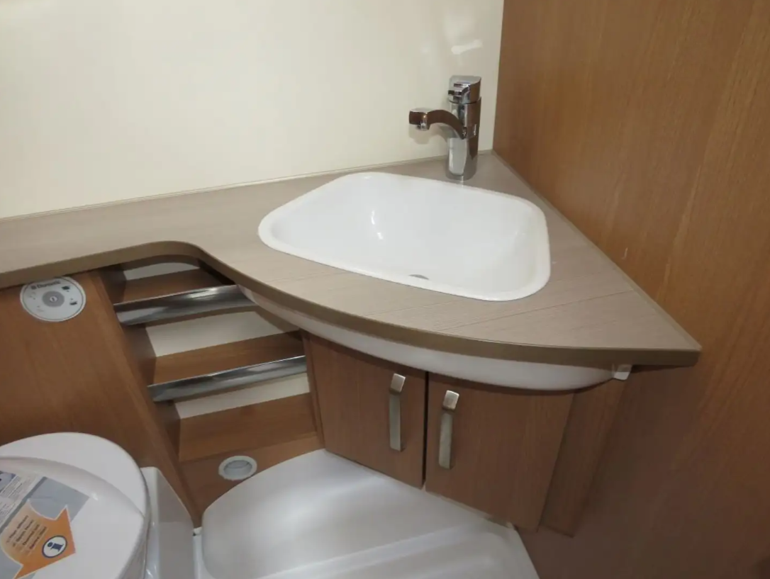 Caravane Knaus Sport 400 avec Mover, porte-vélos