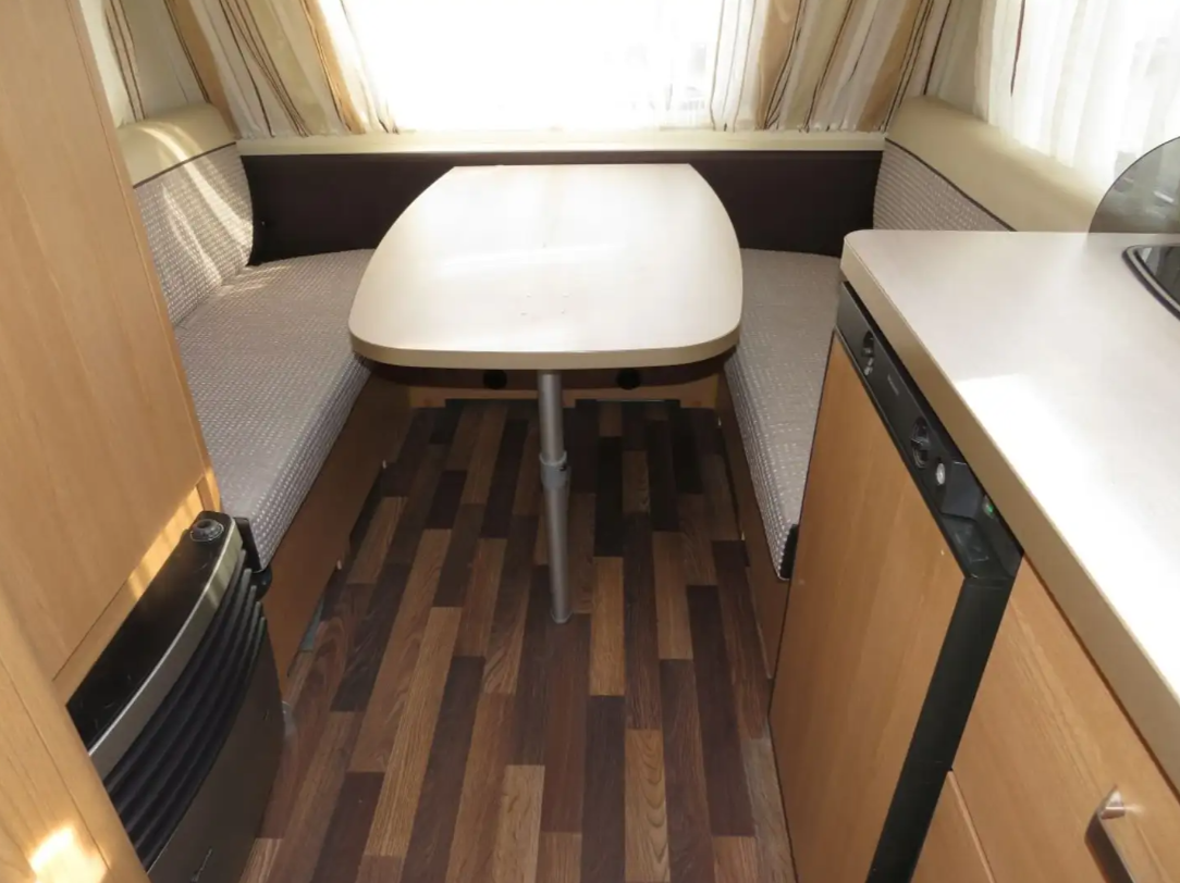 Caravane Knaus Sport 400 avec Mover, porte-vélos