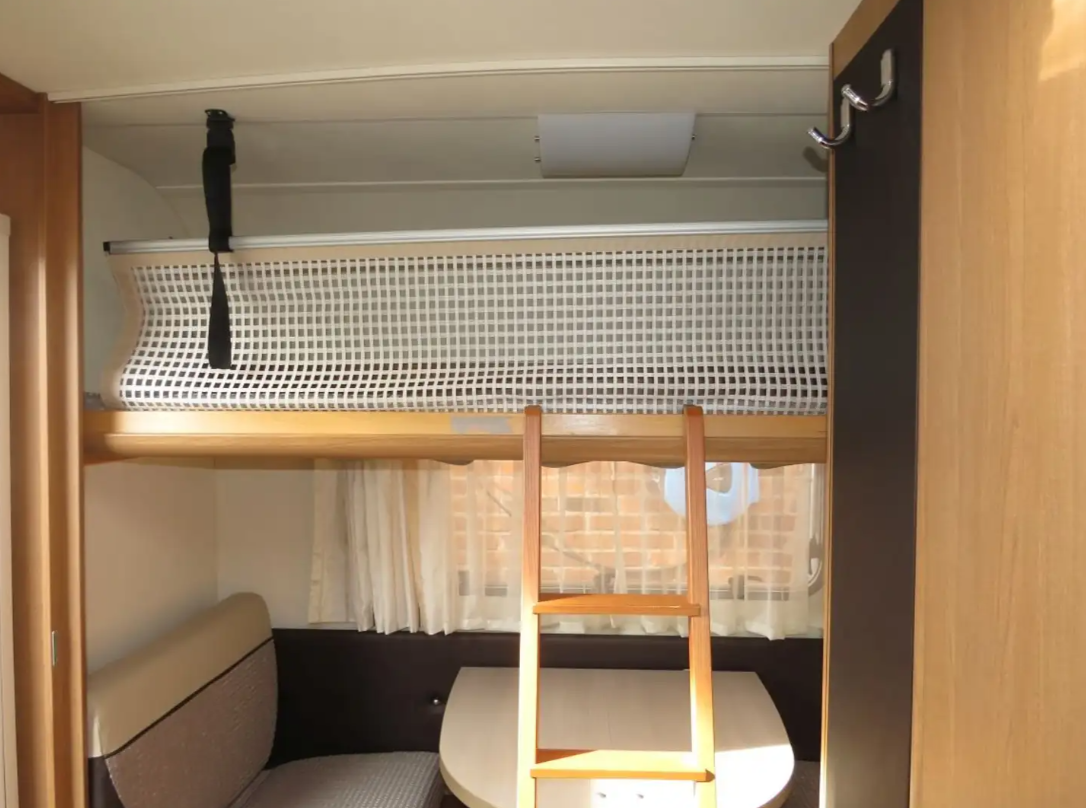 Caravane Knaus Sport 400 avec Mover, porte-vélos