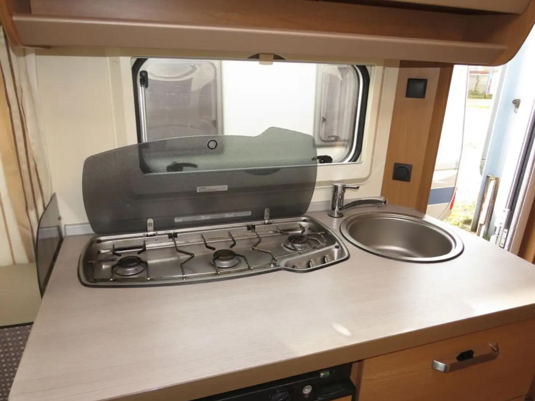 Caravane Knaus Sport 400 avec Mover, porte-vélos