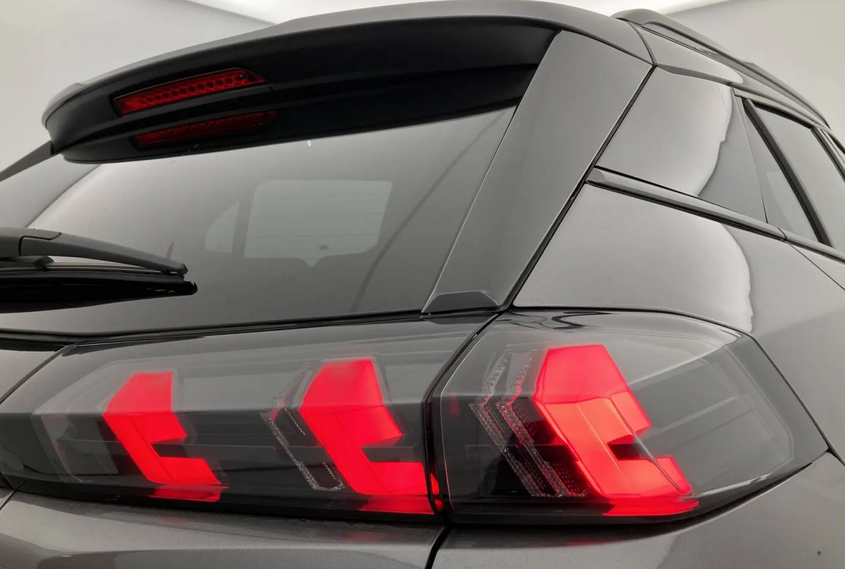 Peugeot 2008 puretech 130 s&s eat8