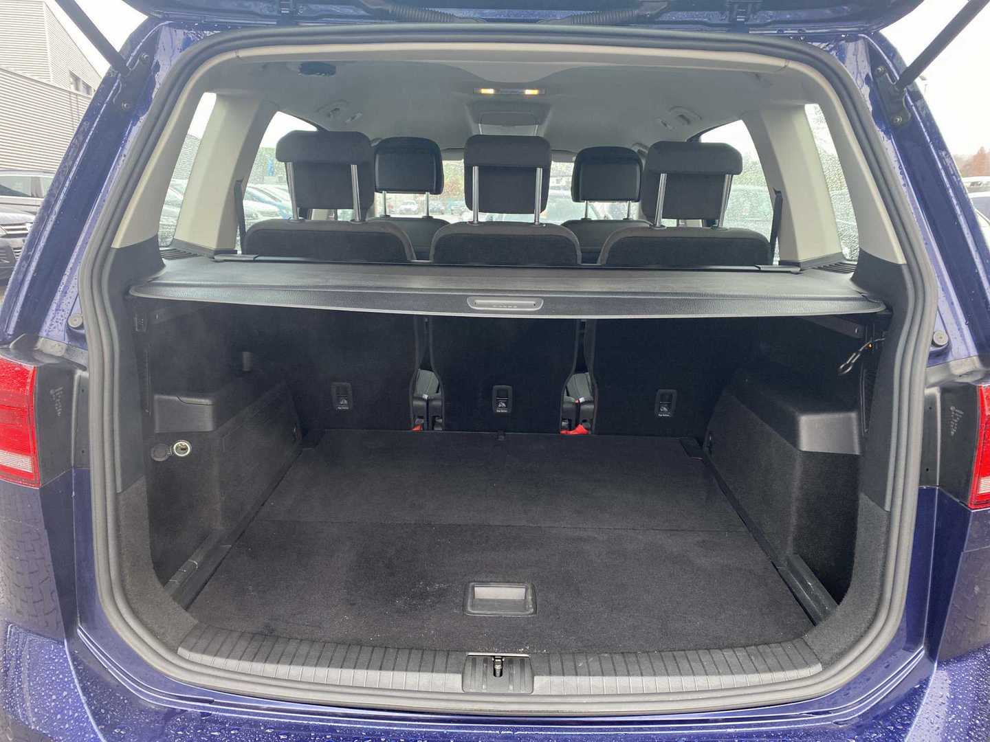 VOLKSWAGEN Touran 2,0 TDI BMT DSG