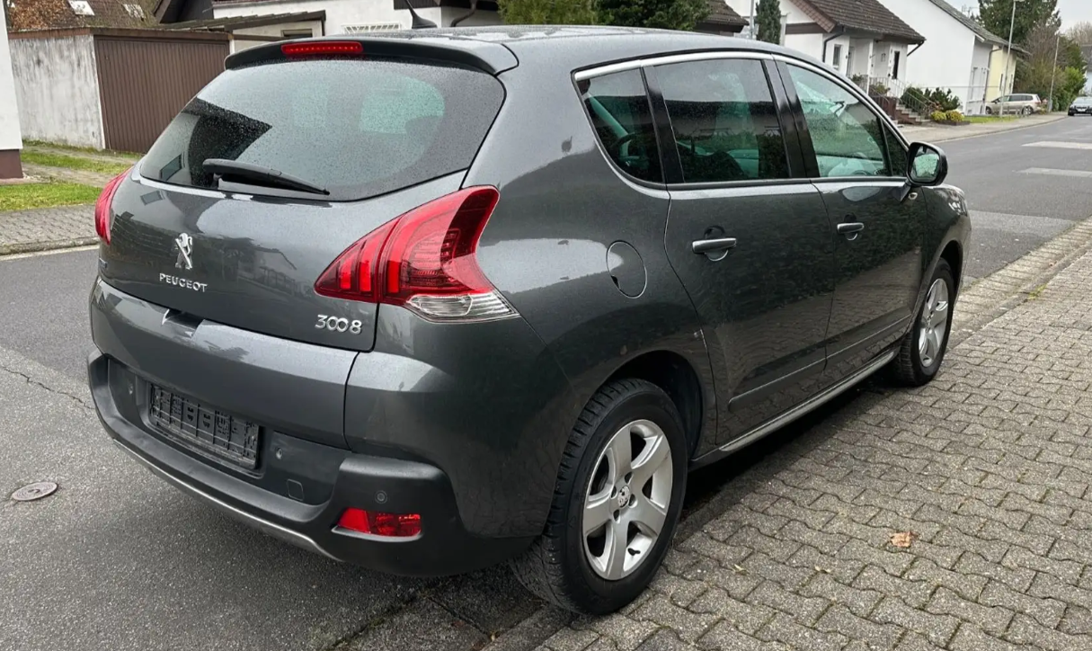 Peugeot 3008 Allure avec toit ouvrant