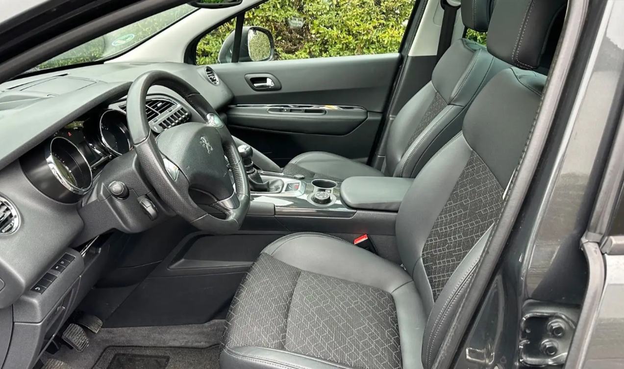 Peugeot 3008 Allure avec toit ouvrant