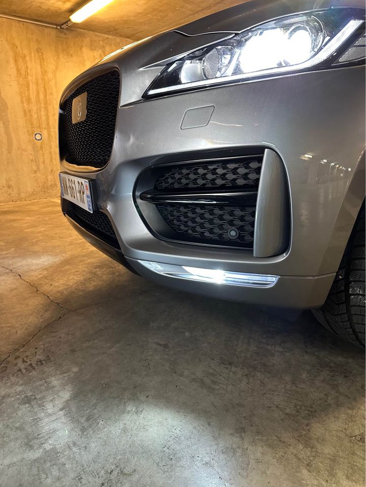 Jaguar F-PACE 2.0D 240CH R-SPORT