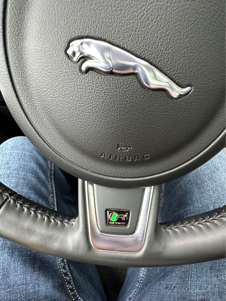 Jaguar F-PACE 2.0D 240CH R-SPORT