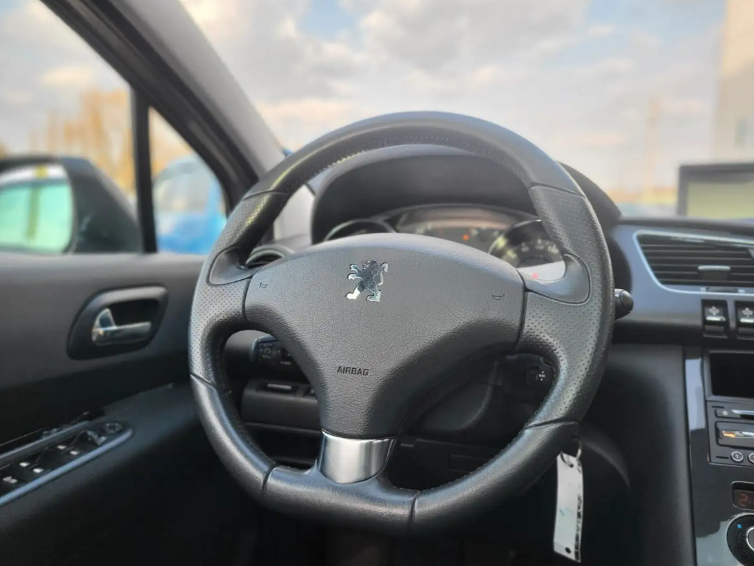 Peugeot 3008 Allure 1.6T toit panoramique