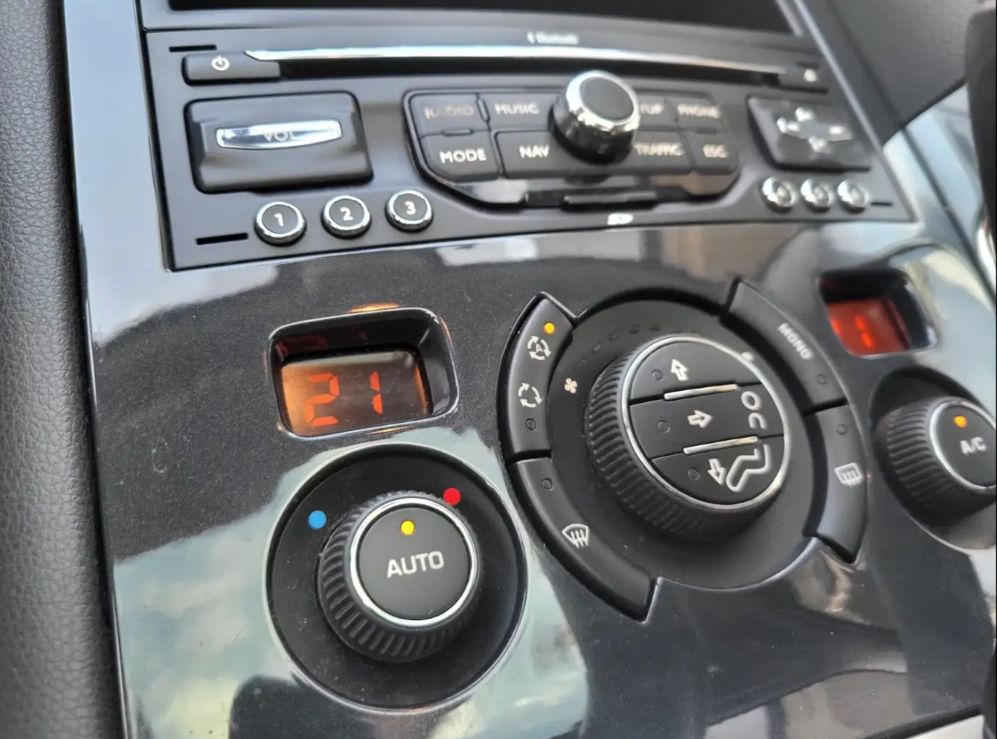 Peugeot 3008 Allure 1.6T toit panoramique