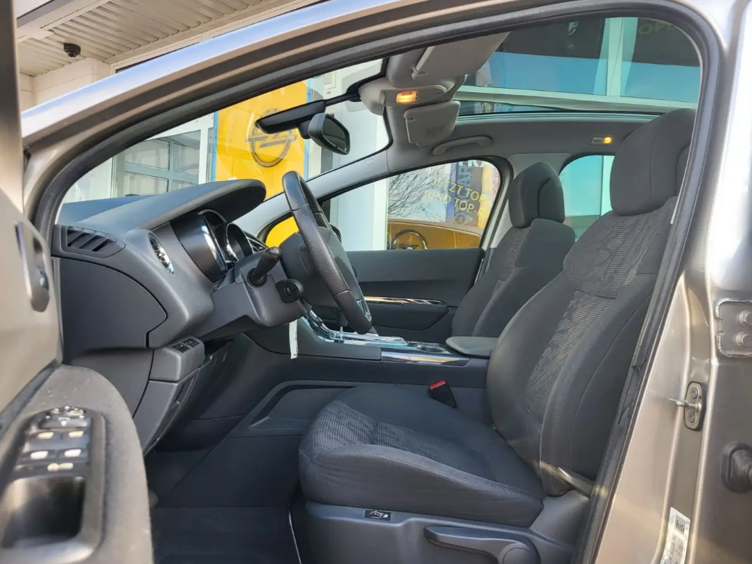 Peugeot 3008 Allure 1.6T toit panoramique