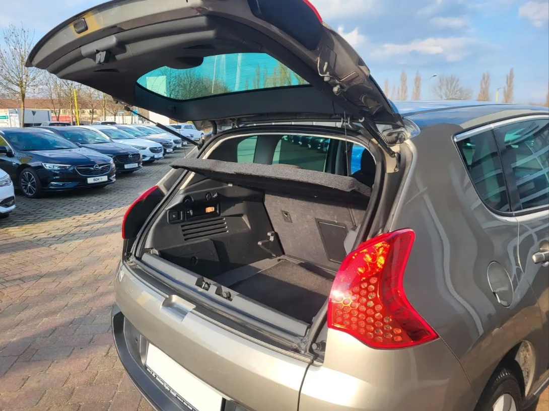 Peugeot 3008 Allure 1.6T toit panoramique