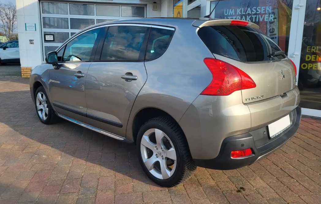 Peugeot 3008 Allure 1.6T toit panoramique