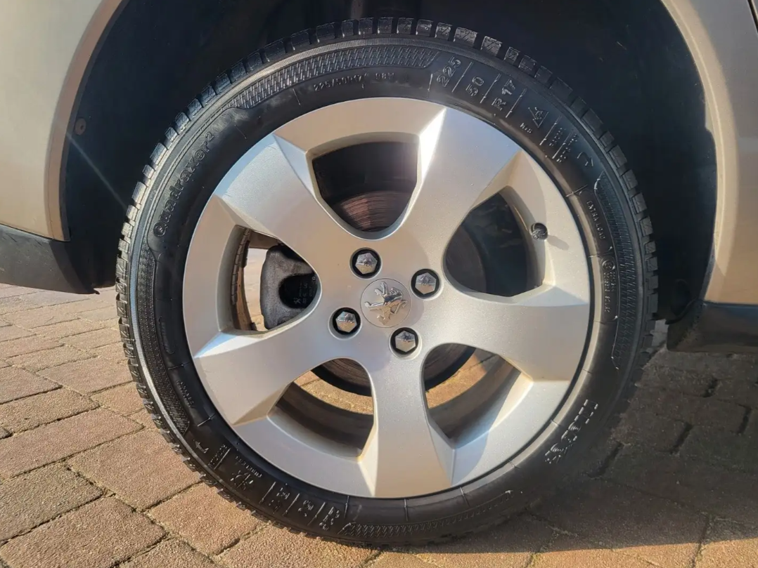 Peugeot 3008 Allure 1.6T toit panoramique