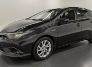Toyota Auris Hybride 136h design business