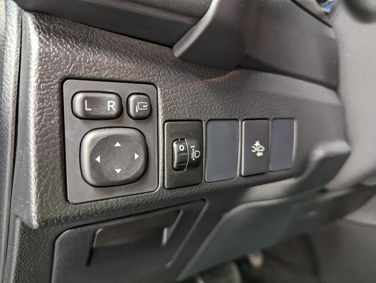 Toyota Auris Hybride 136h design business