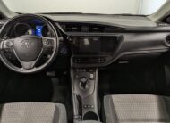 Toyota Auris Hybride 136h design business