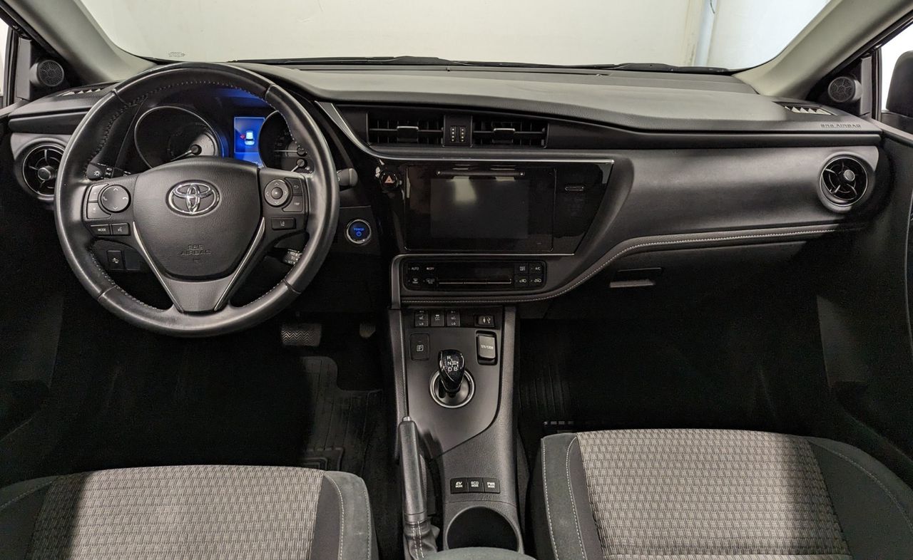 Toyota Auris Hybride 136h design business