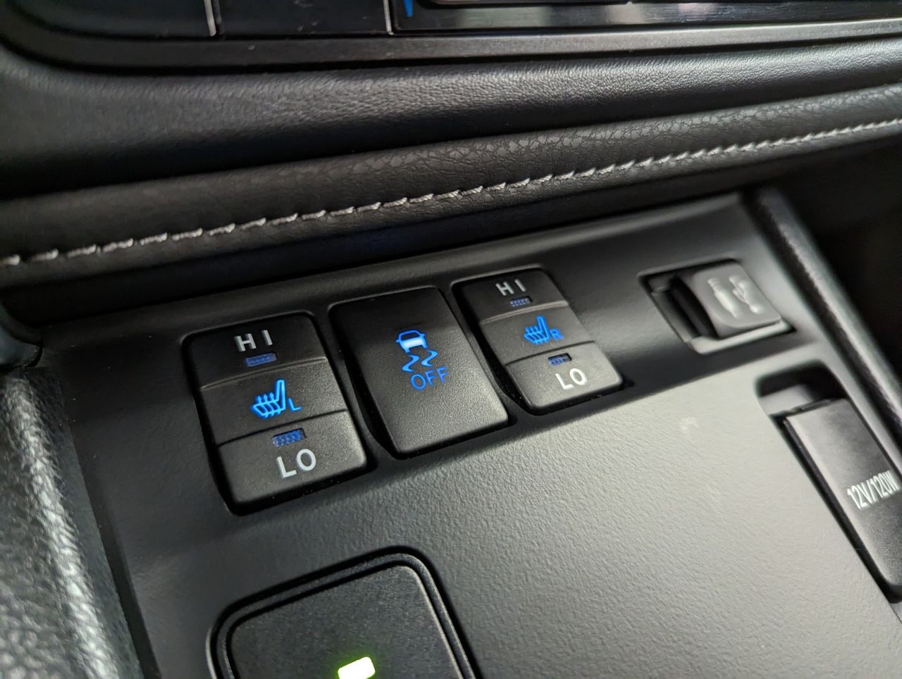 Toyota Auris Hybride 136h design business