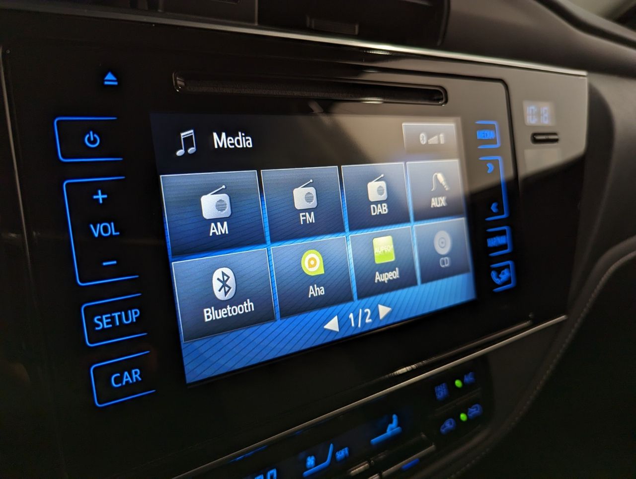 Toyota Auris Hybride 136h design business