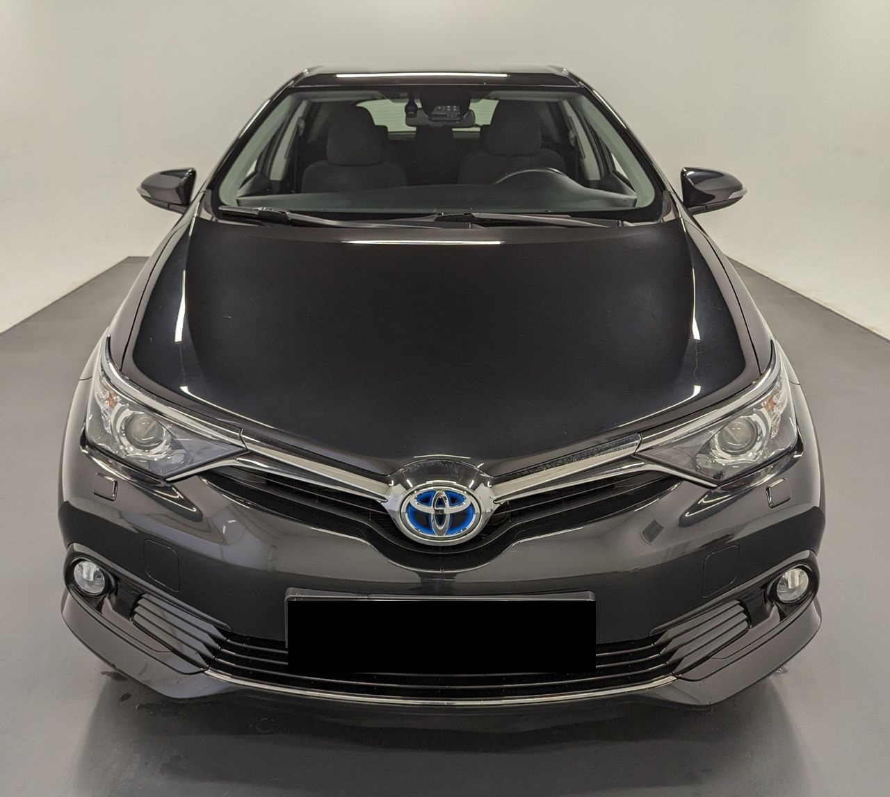 Toyota Auris Hybride 136h design business