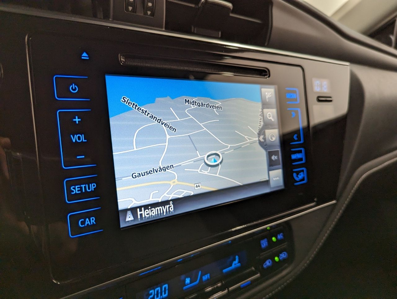 Toyota Auris Hybride 136h design business