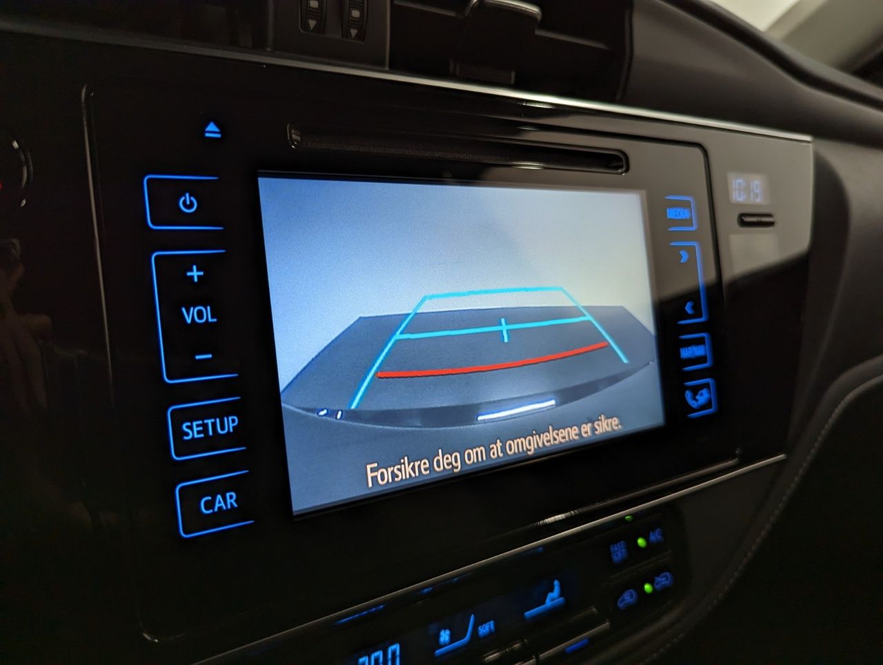 Toyota Auris Hybride 136h design business