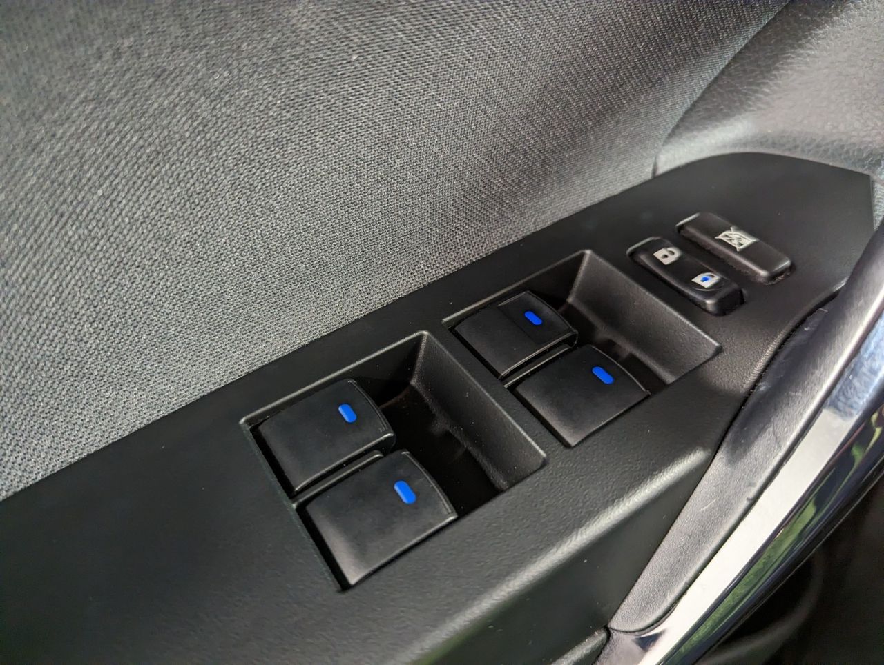 Toyota Auris Hybride 136h design business