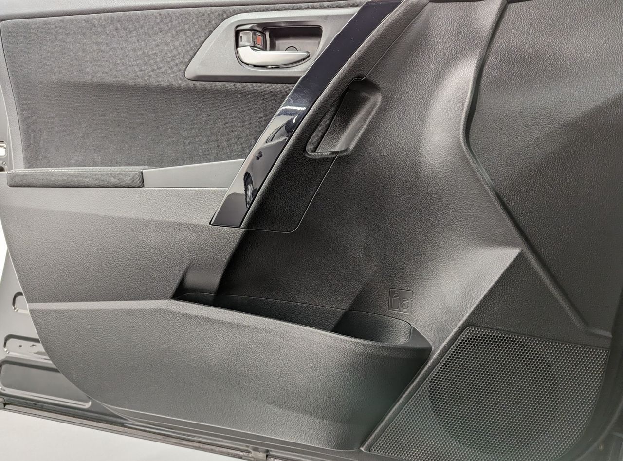 Toyota Auris Hybride 136h design business