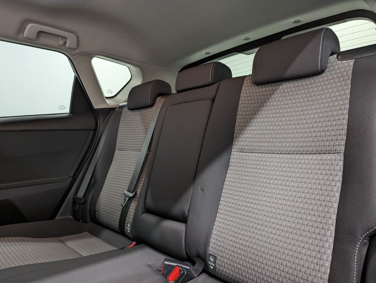 Toyota Auris Hybride 136h design business