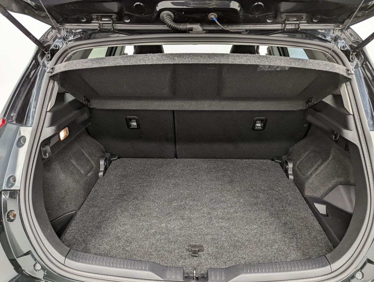 Toyota Auris Hybride 136h design business