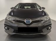 Toyota Auris Hybride 136h design business