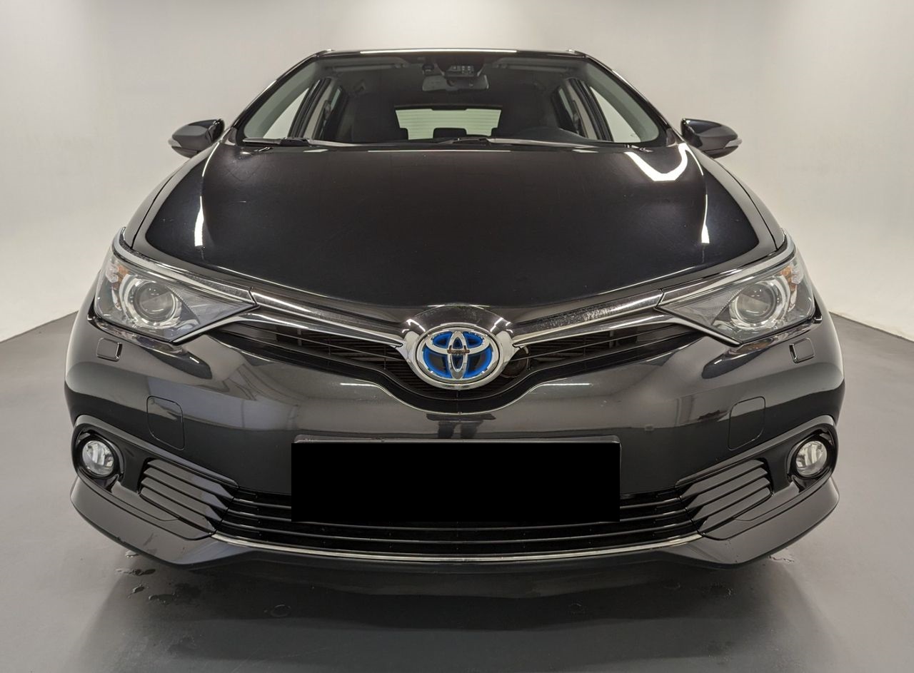 Toyota Auris Hybride 136h design business