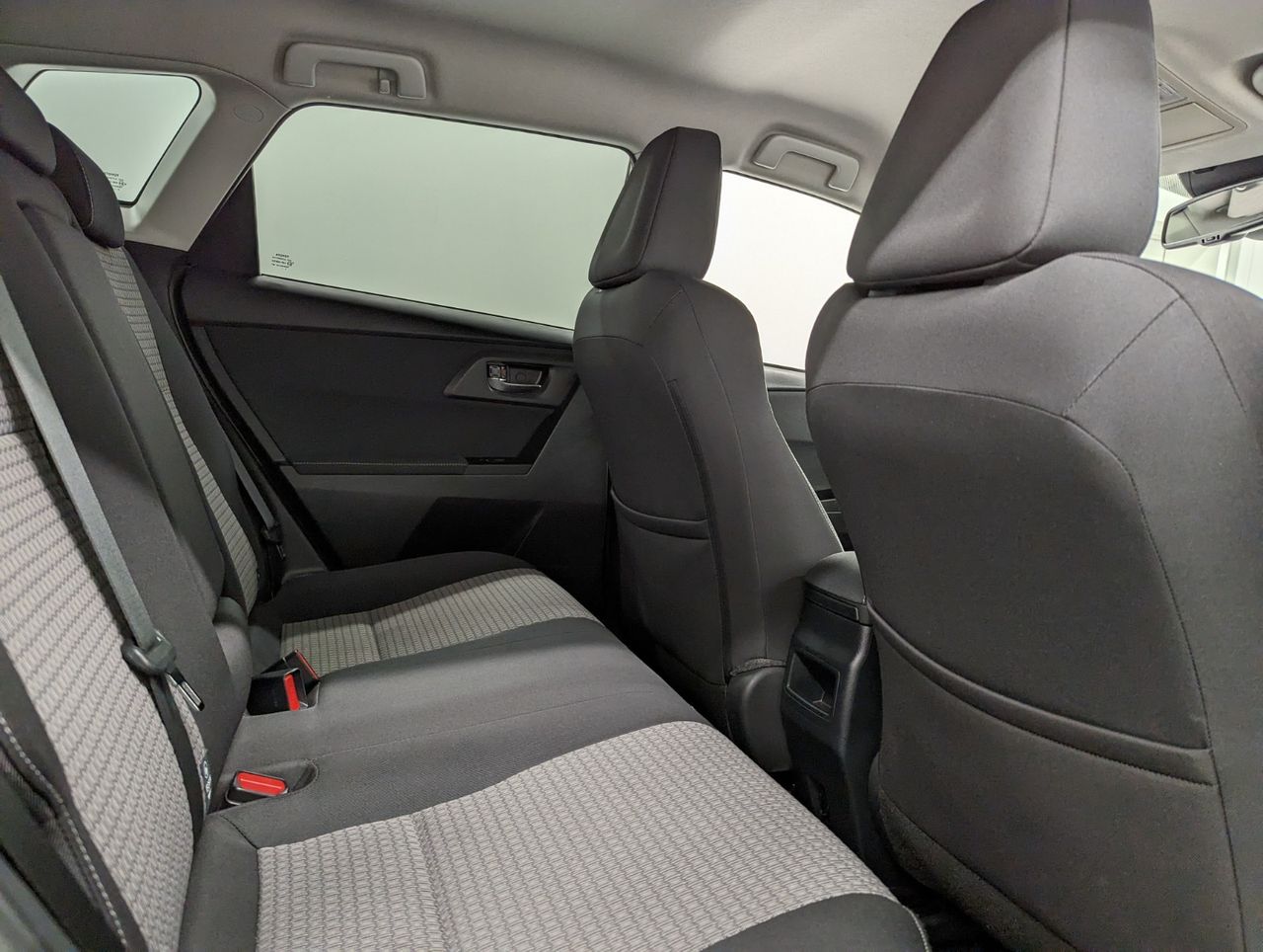 Toyota Auris Hybride 136h design business