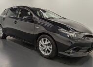 Toyota Auris Hybride 136h design business