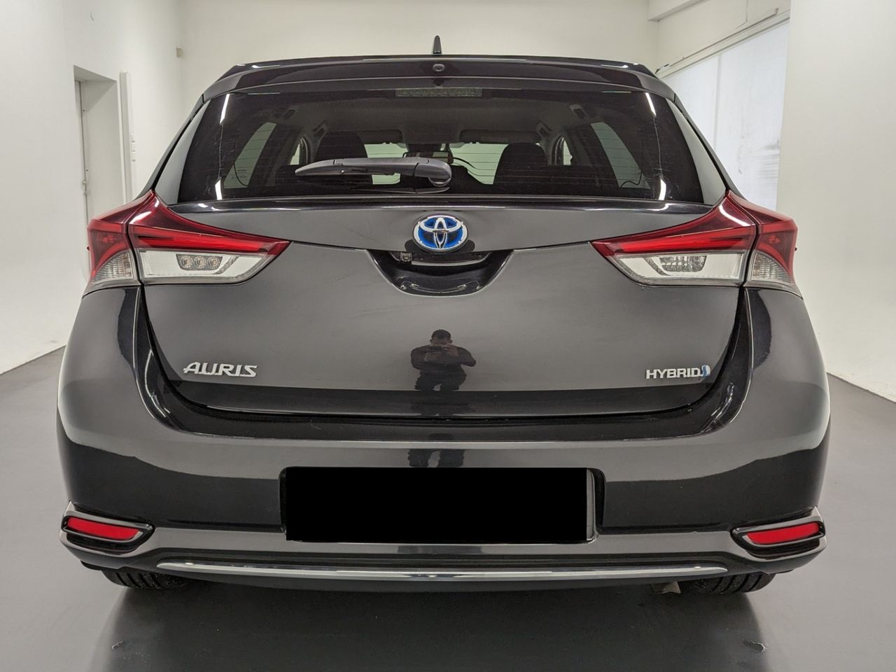 Toyota Auris Hybride 136h design business