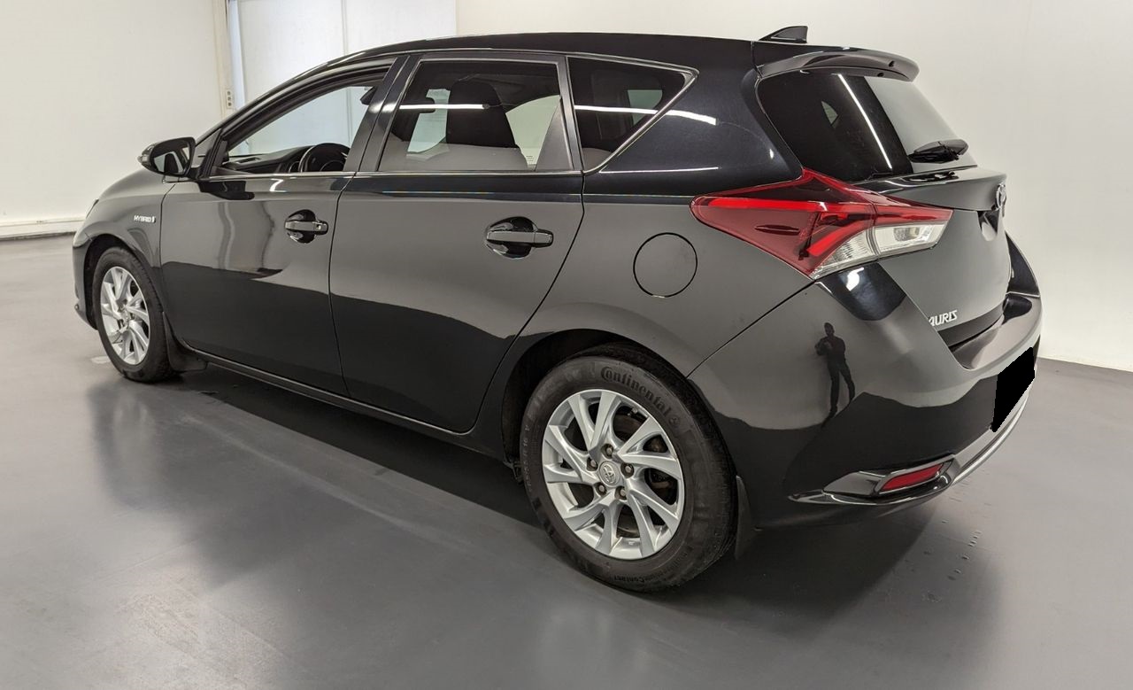 Toyota Auris Hybride 136h design business