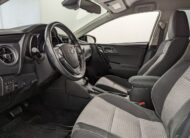 Toyota Auris Hybride 136h design business