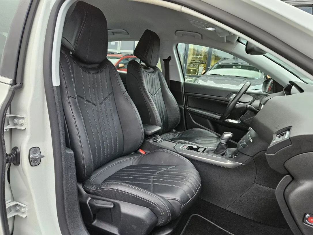 Peugeot 308 Allure THP 130 navigation