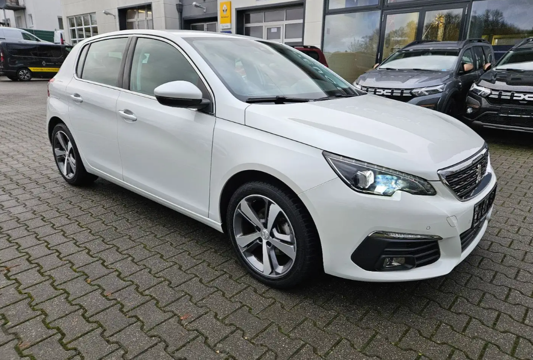 Peugeot 308 Allure THP 130 navigation