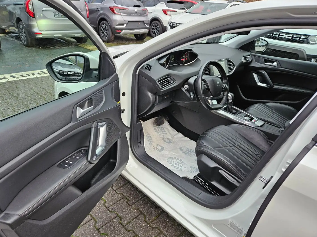 Peugeot 308 Allure THP 130 navigation