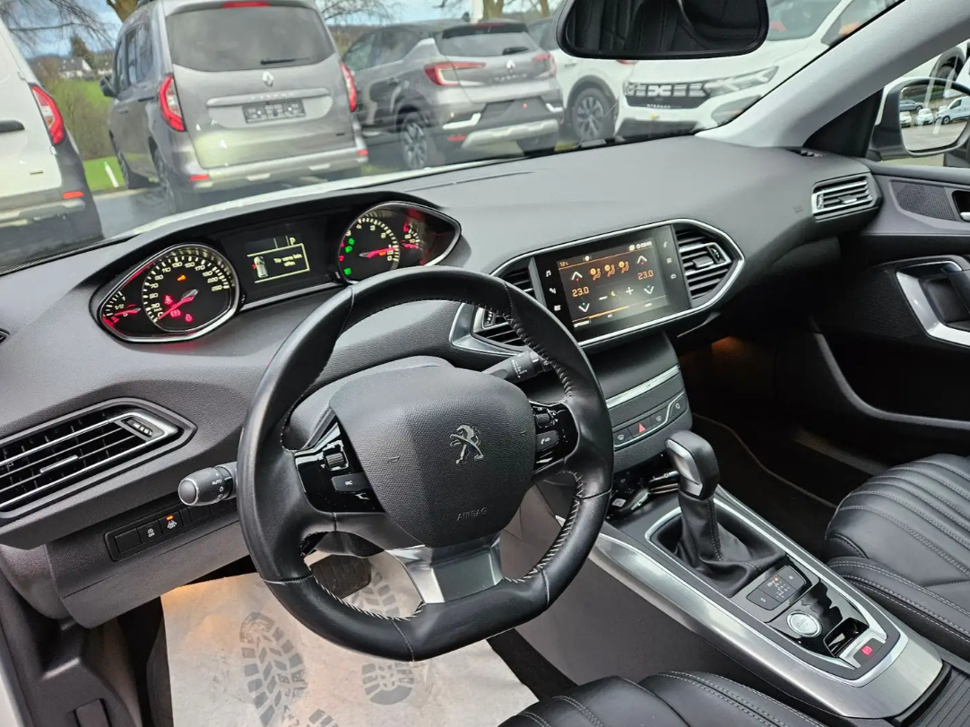 Peugeot 308 Allure THP 130 navigation