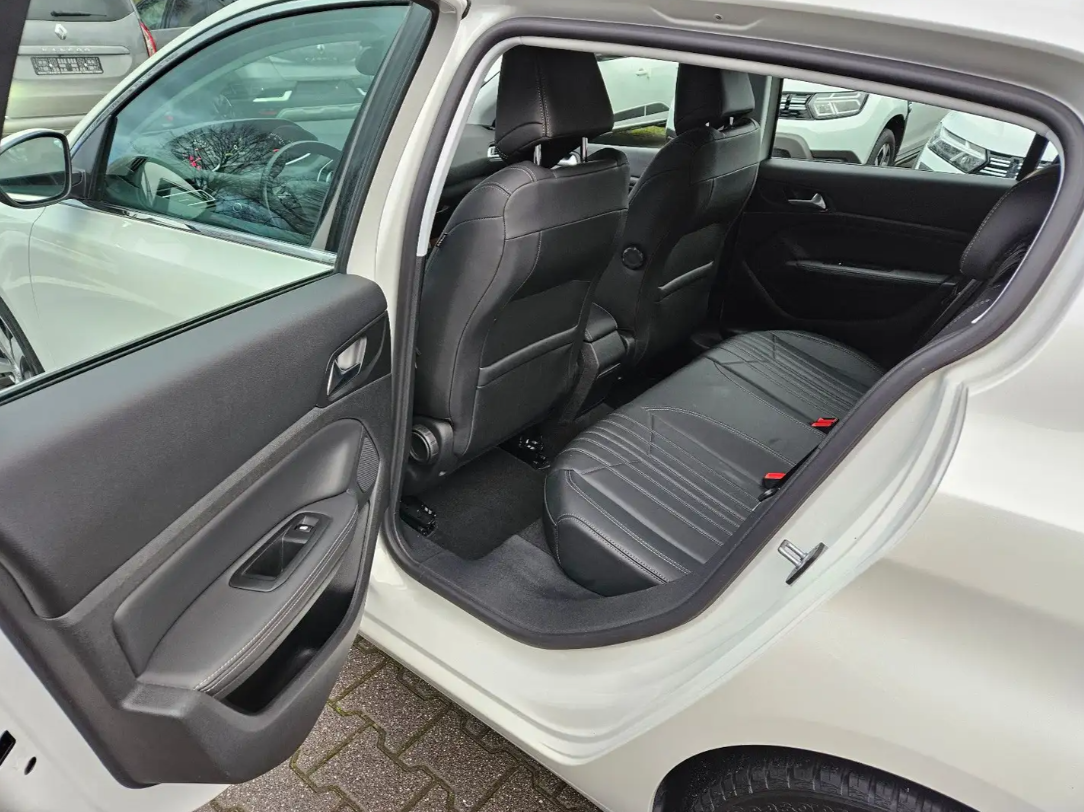 Peugeot 308 Allure THP 130 navigation