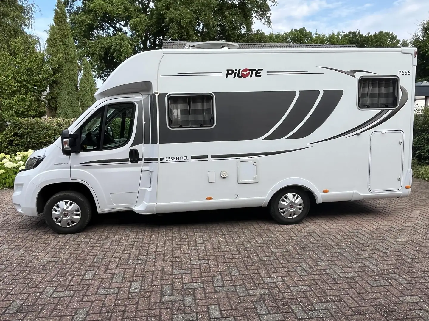 Camping car Pilote 656C Essentiel