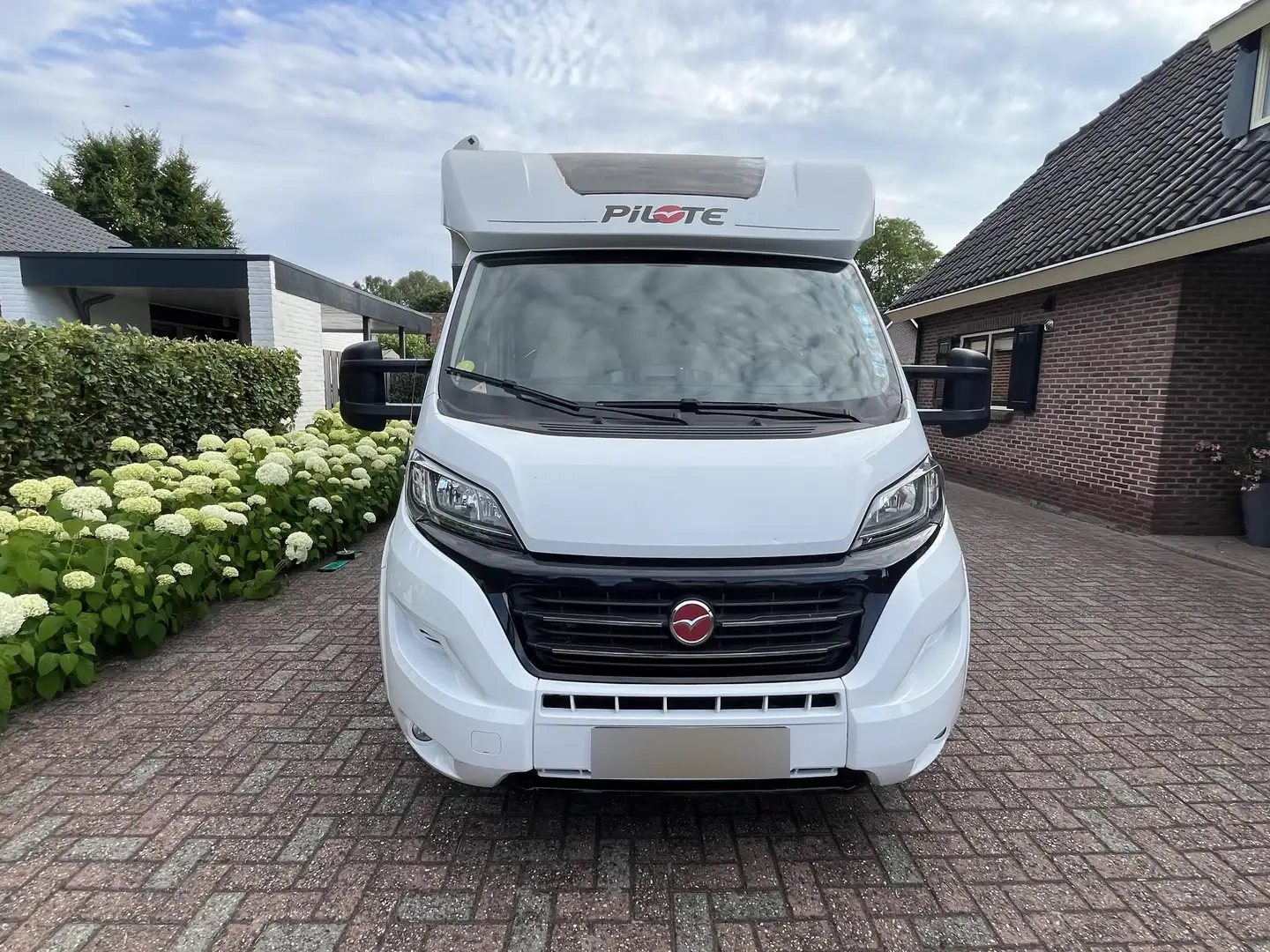 Camping car Pilote 656C Essentiel