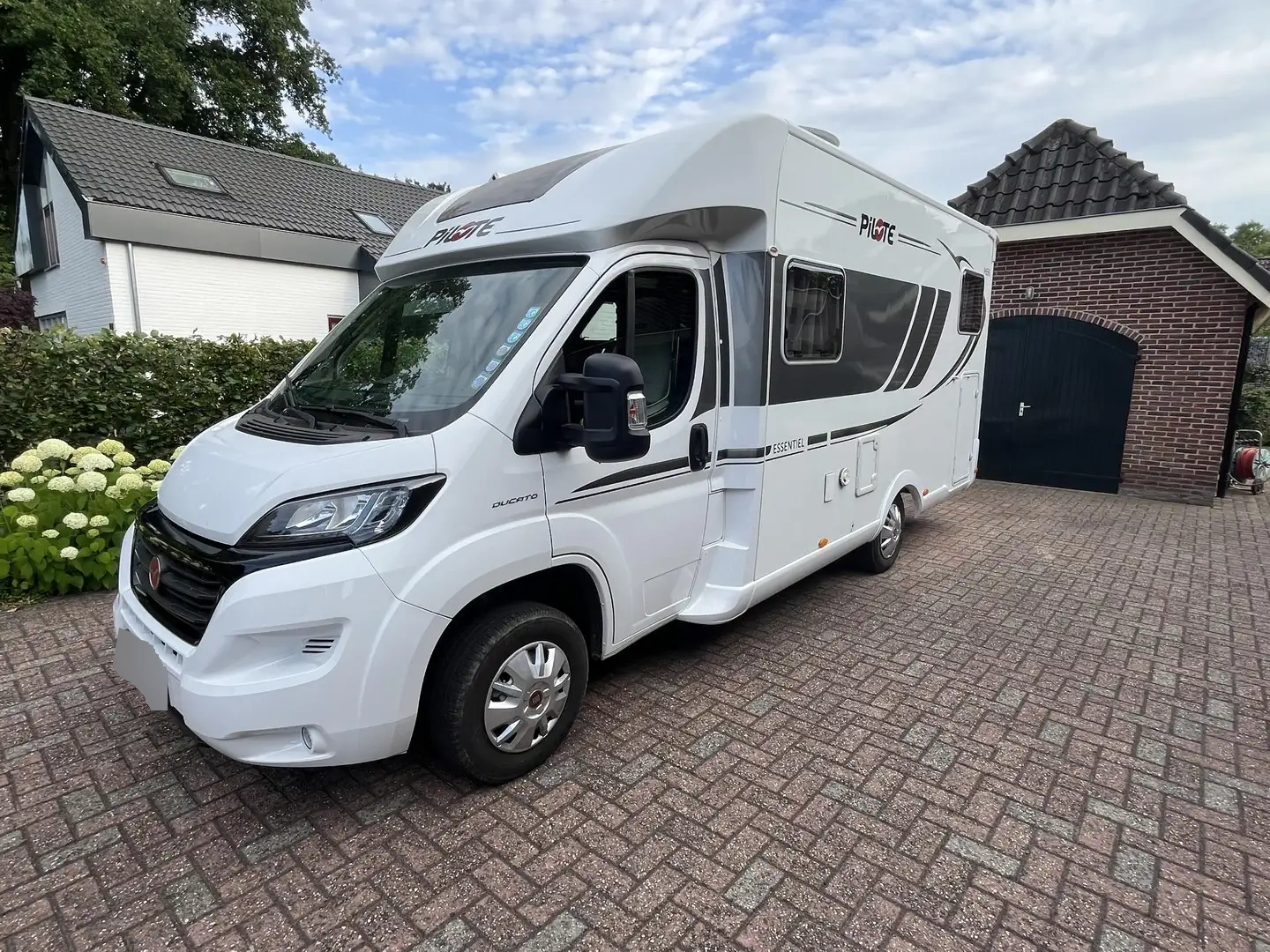 Camping car Pilote 656C Essentiel