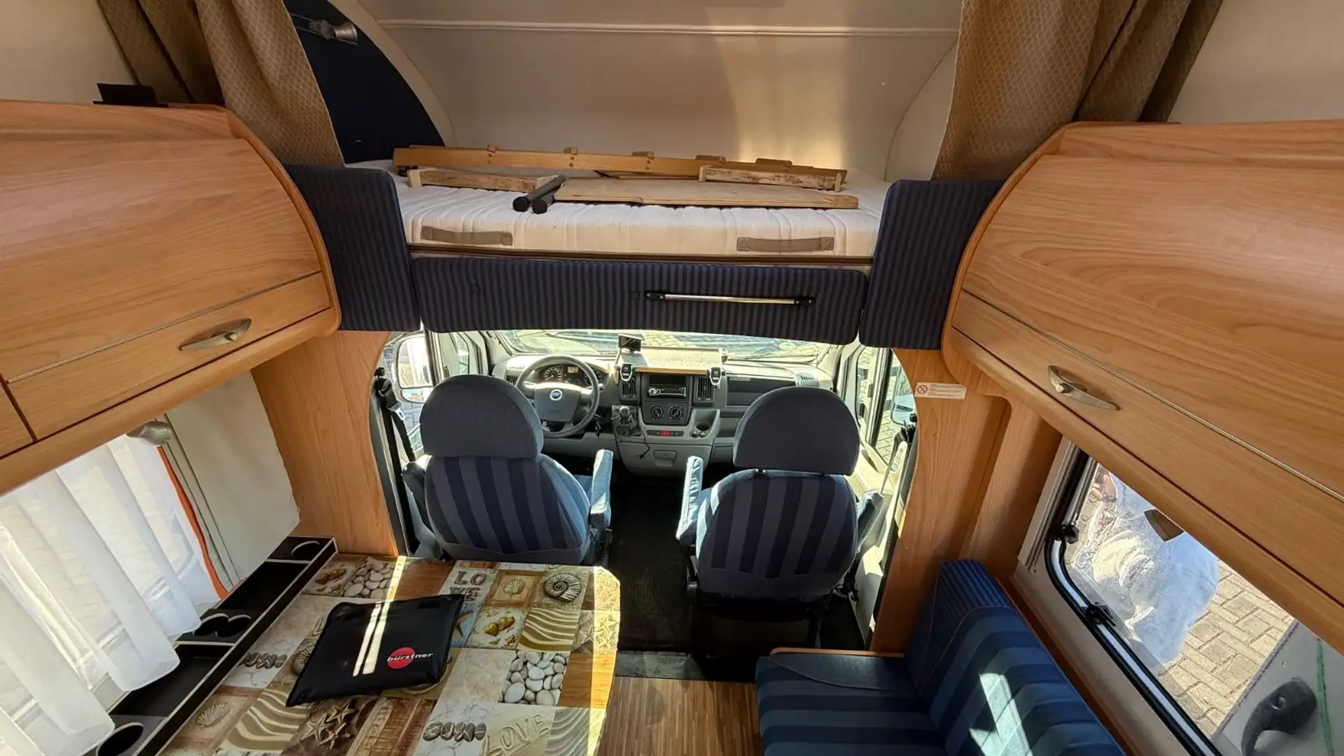 Camping car Bürstner Levanto A530 Alkoven