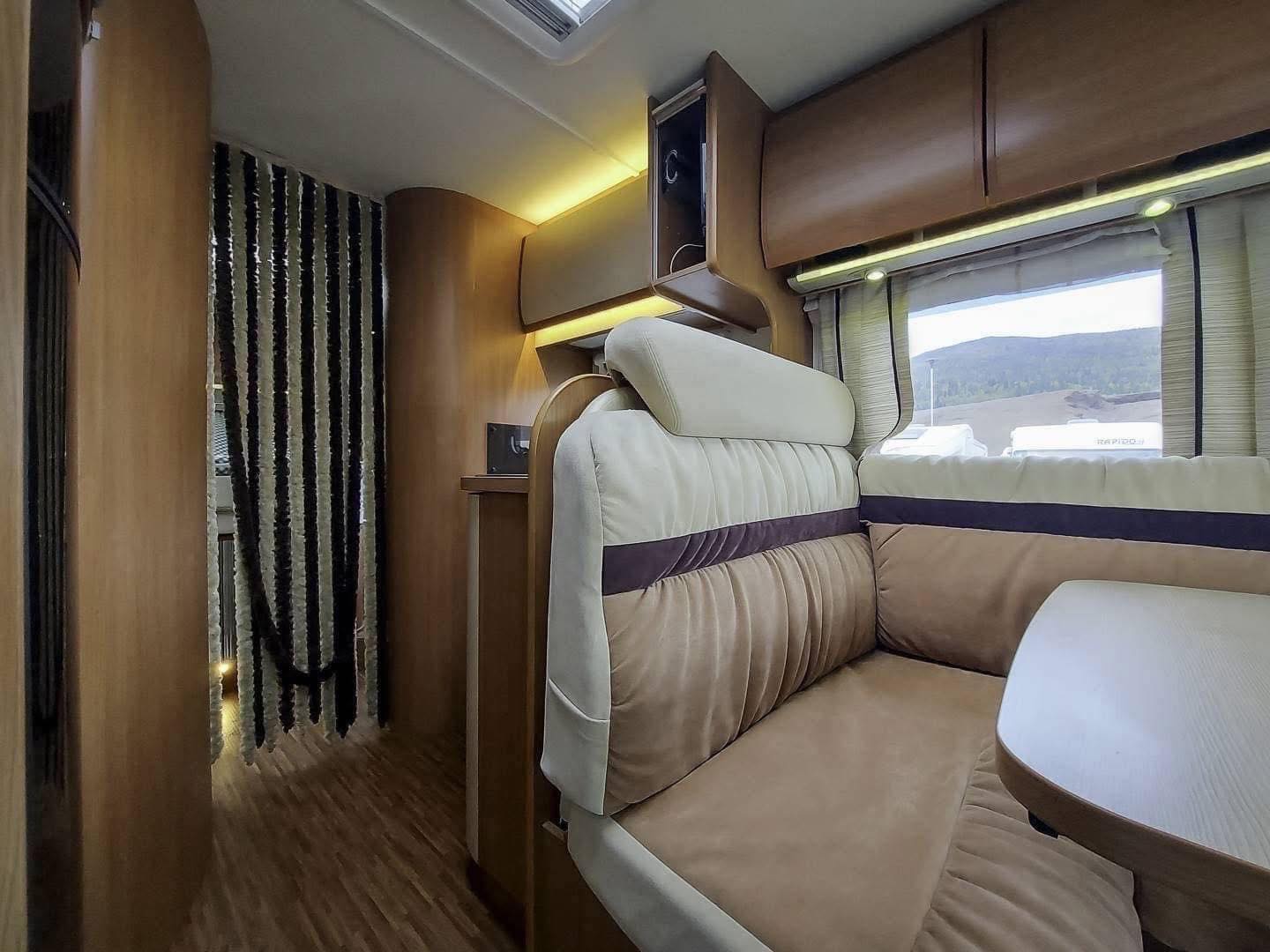 CAMPING CAR Bürstner Aviano I 727