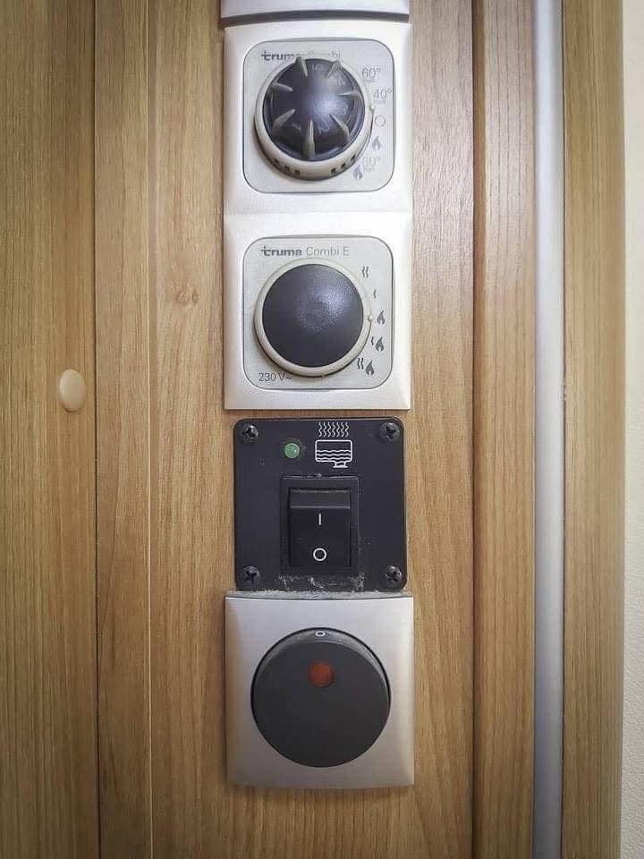 CAMPING CAR Bürstner Aviano I 727