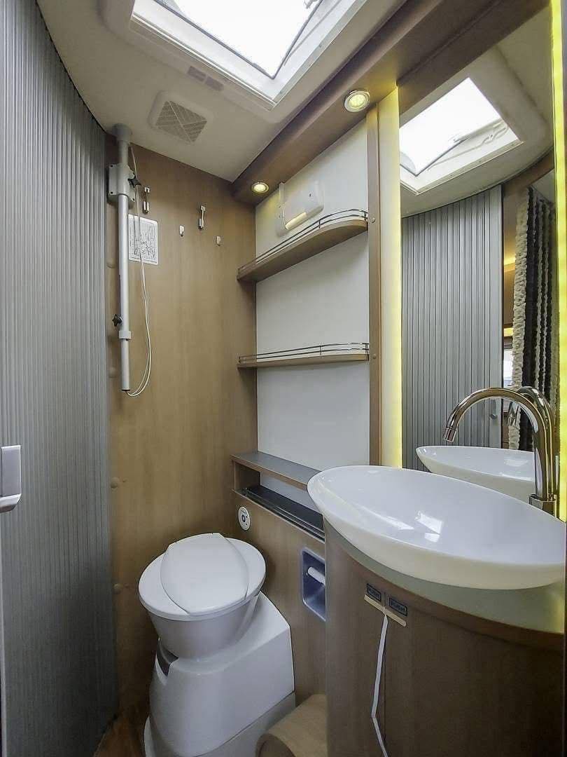 CAMPING CAR Bürstner Aviano I 727